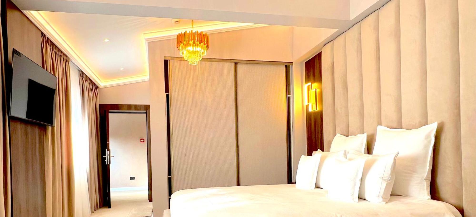 Hotel 5 Continents Craiova Exterior foto