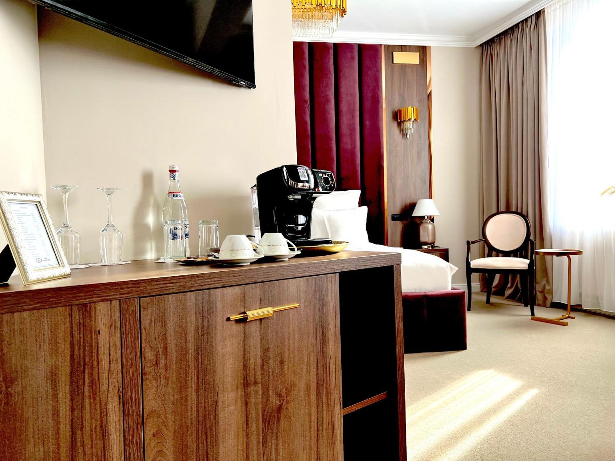 Hotel 5 Continents Craiova Exterior foto